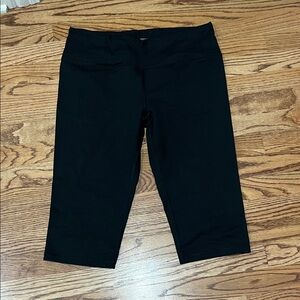 VS Black Capri Leggings